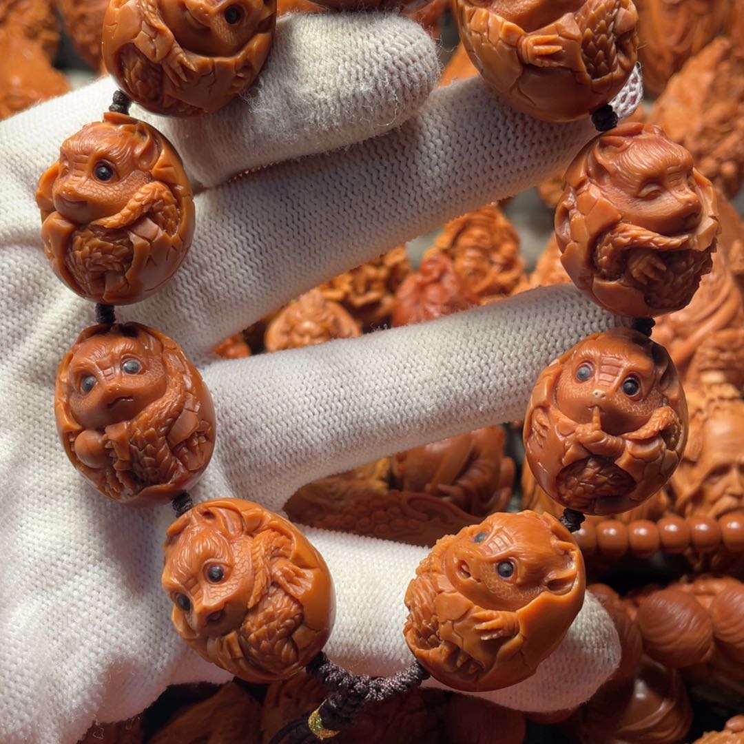 橄榄核吊坠白**年龙宝宝