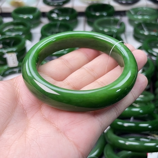 和田玉（碧玉）未镶嵌手镯