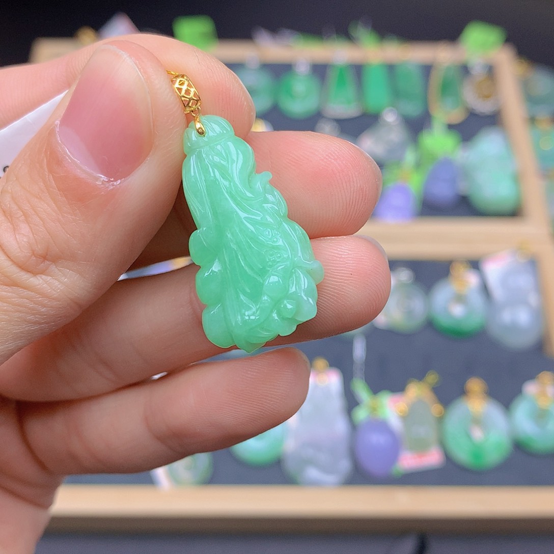 翡翠颈饰18K金镶嵌翡翠