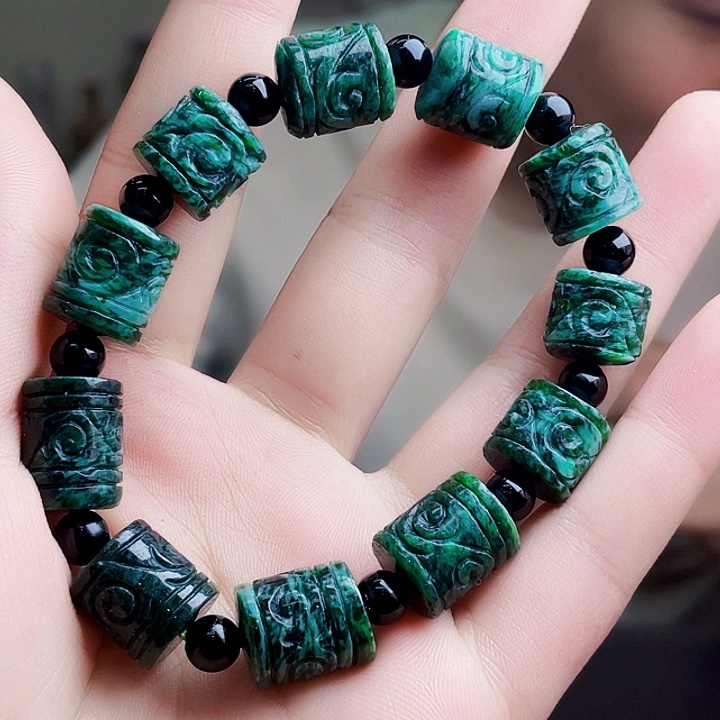 翡翠未镶嵌颈饰多样性