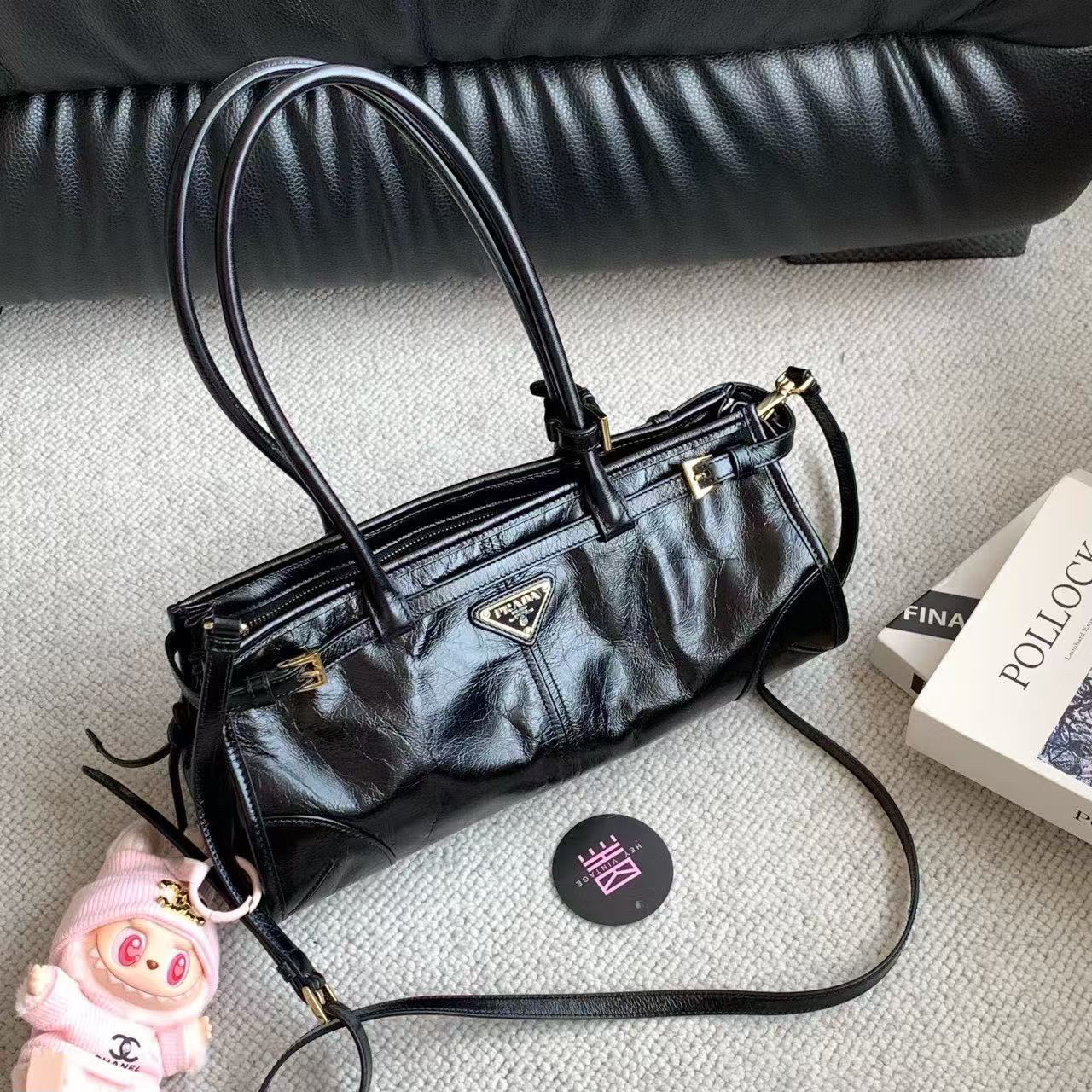 95新 Prada/普拉达 黑金三角标油蜡皮手拎包  14506314