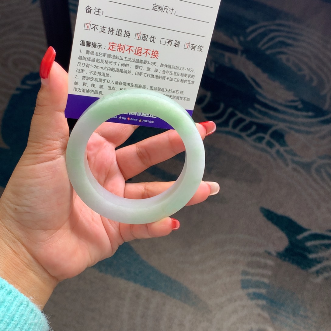 定制翡翠手镯未镶嵌张*翡翠