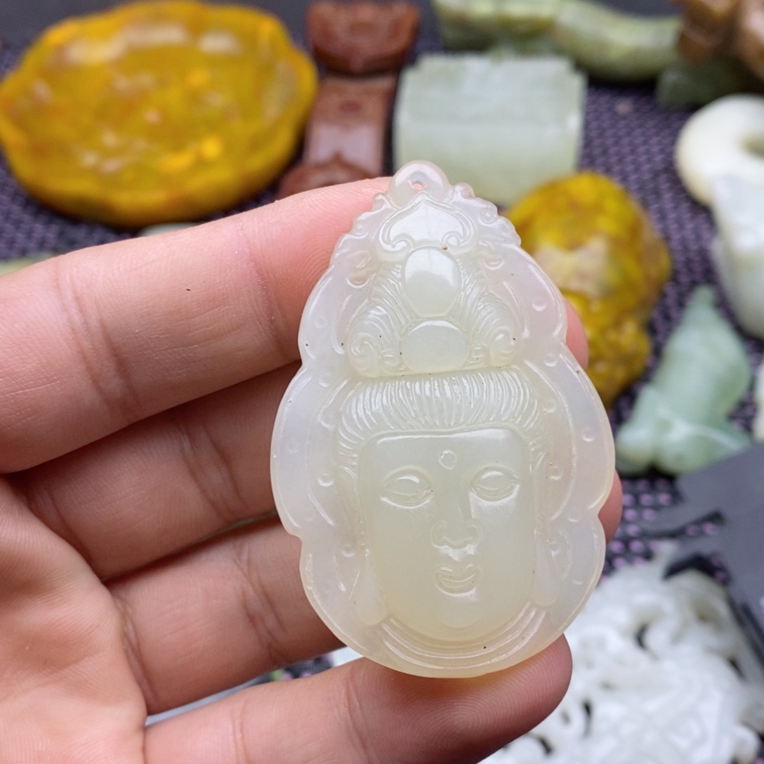 蛇纹石玉颈饰未镶嵌