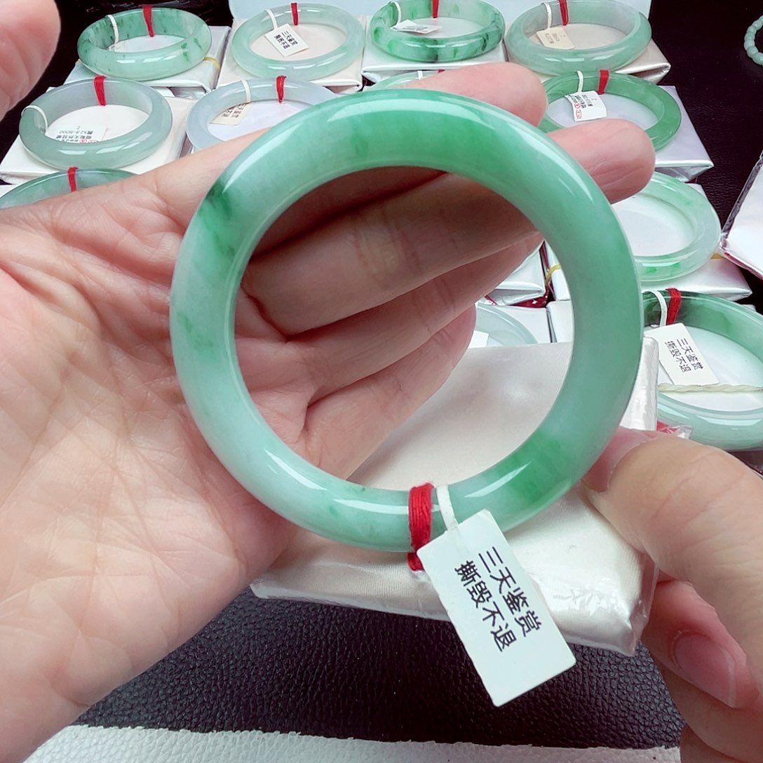 翡翠手镯（圆镯）未镶嵌王*淼天然缅甸翡翠
