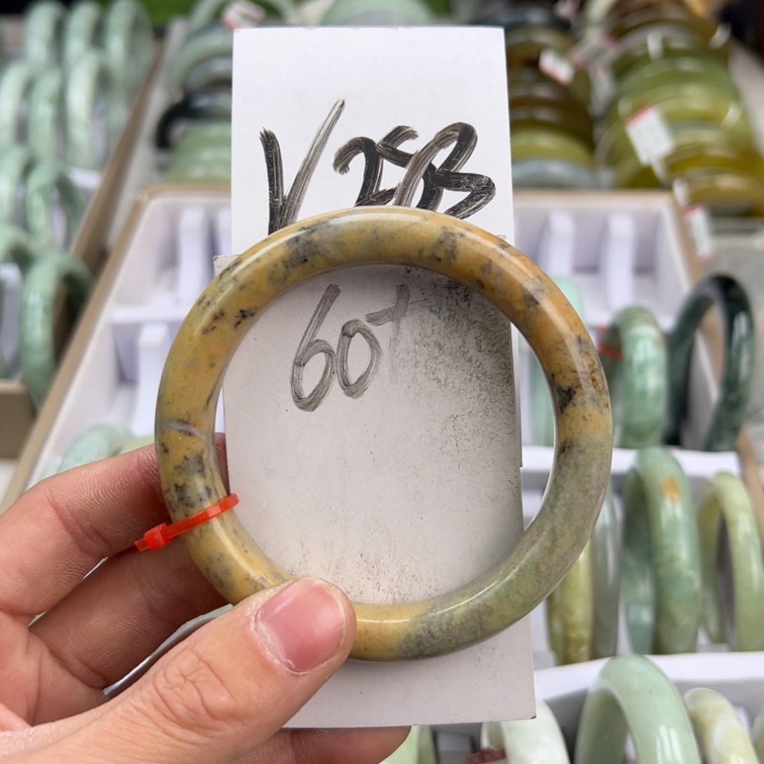 岫玉手镯未镶嵌天然岫玉