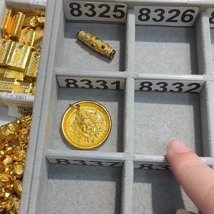 铜合金8331强保色发    1  个壹笔壹吊坠