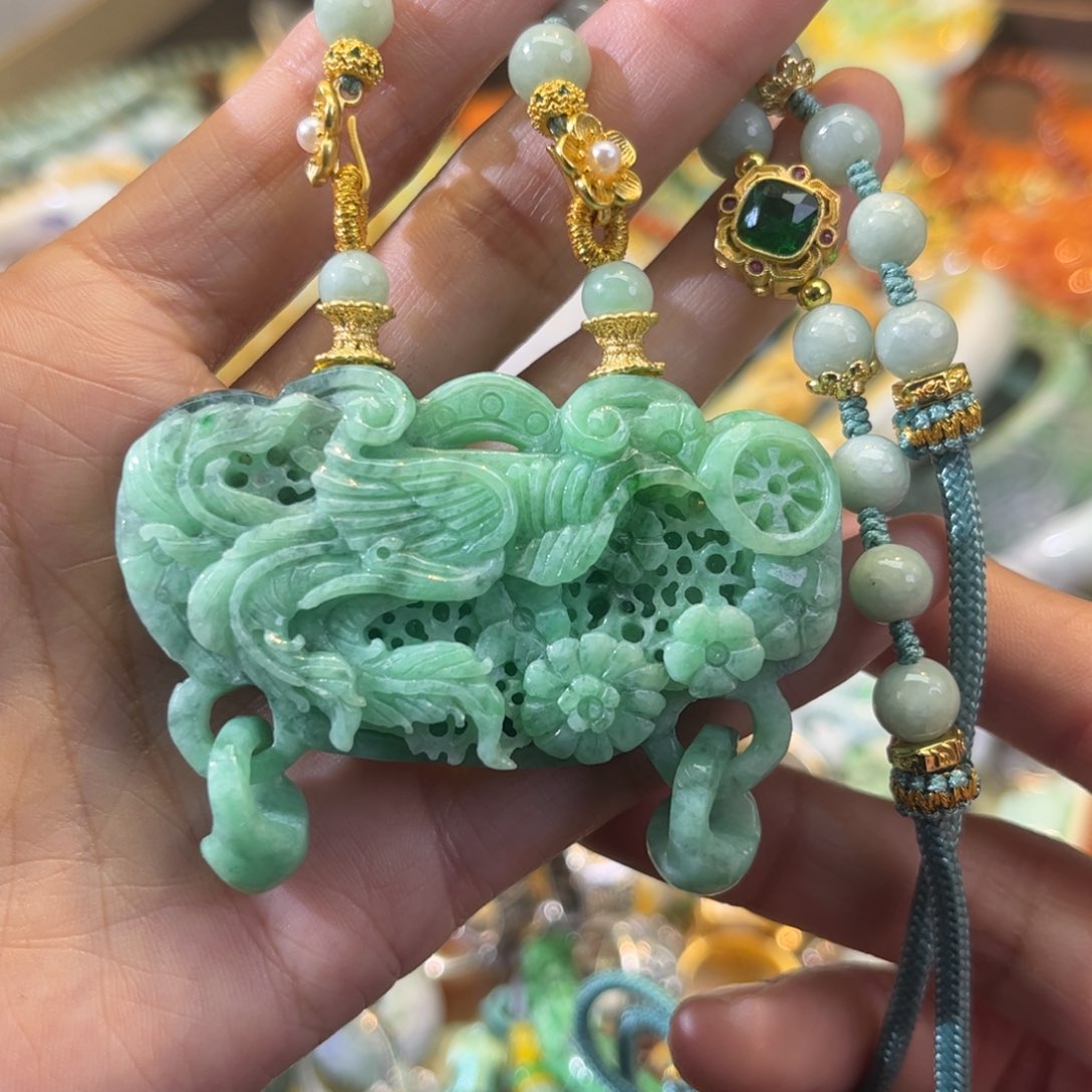 翡翠颈饰未镶嵌待编款