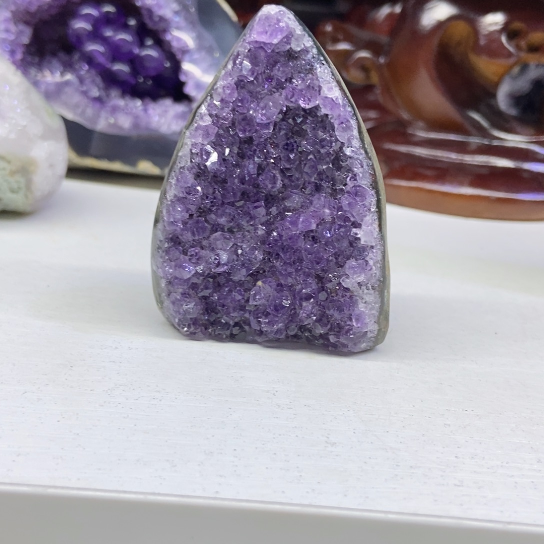 莫***9紫晶未镶嵌大型摆件（非配饰）琪