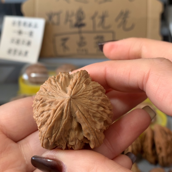 o***哥文玩核桃吊坠异形单只，