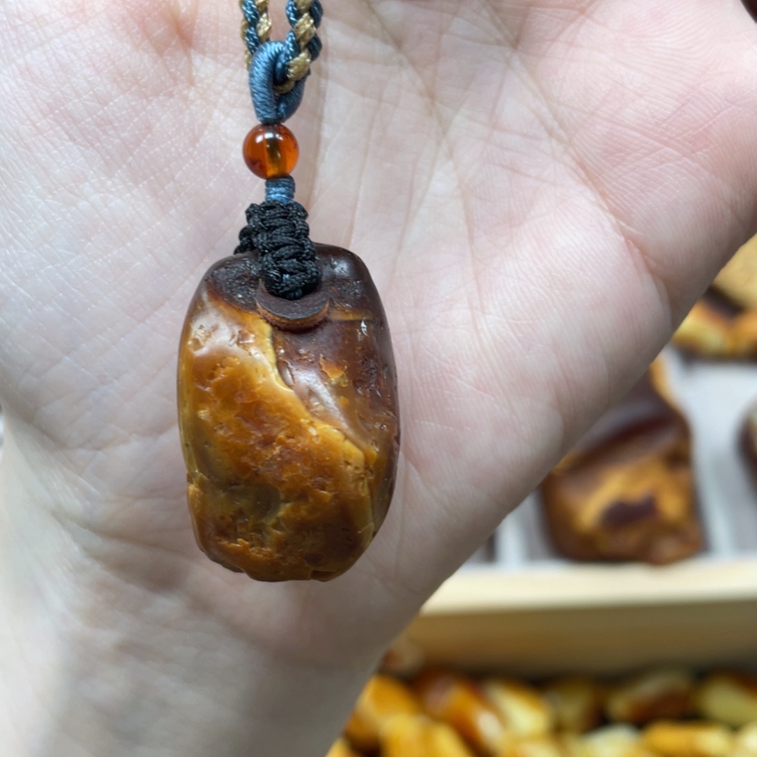 琥珀珠宝奇石未镶嵌