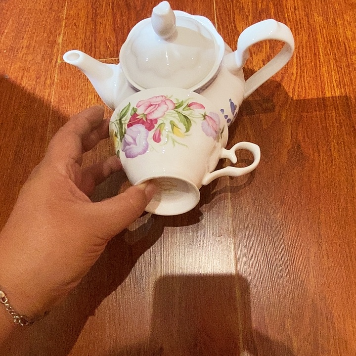 骨质瓷库存产品壶4月花