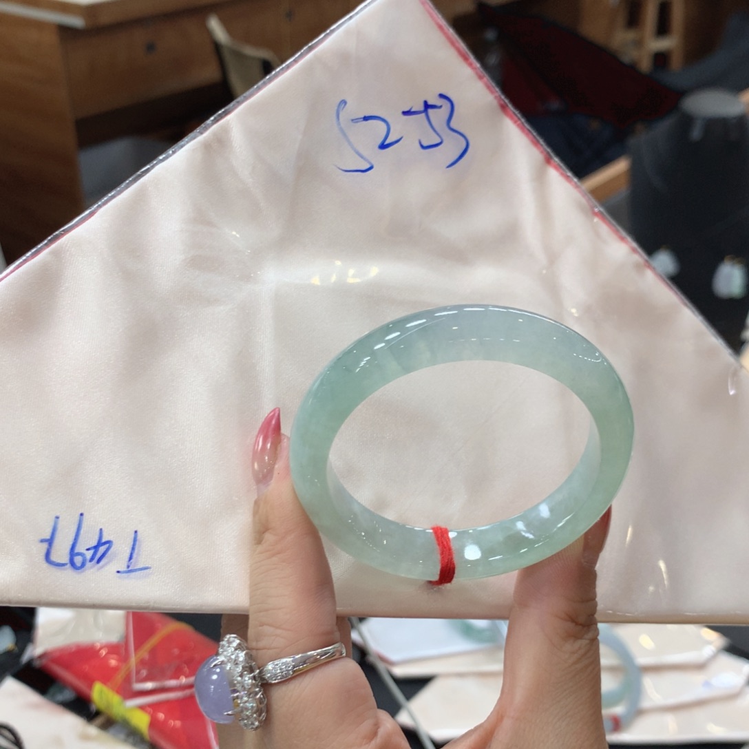 翡翠未镶嵌手镯48小时鉴赏