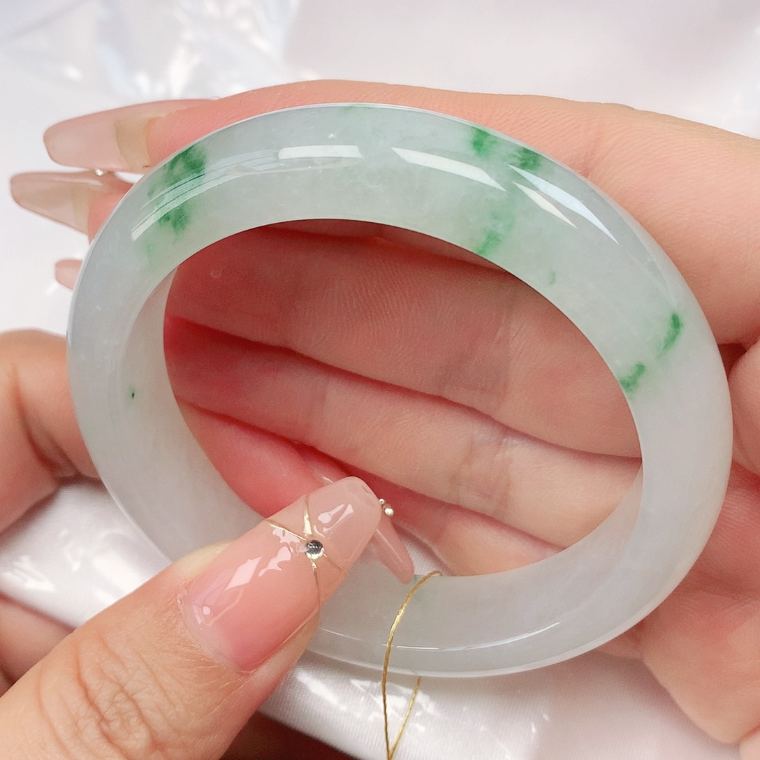 翡翠手镯未镶嵌抖音715