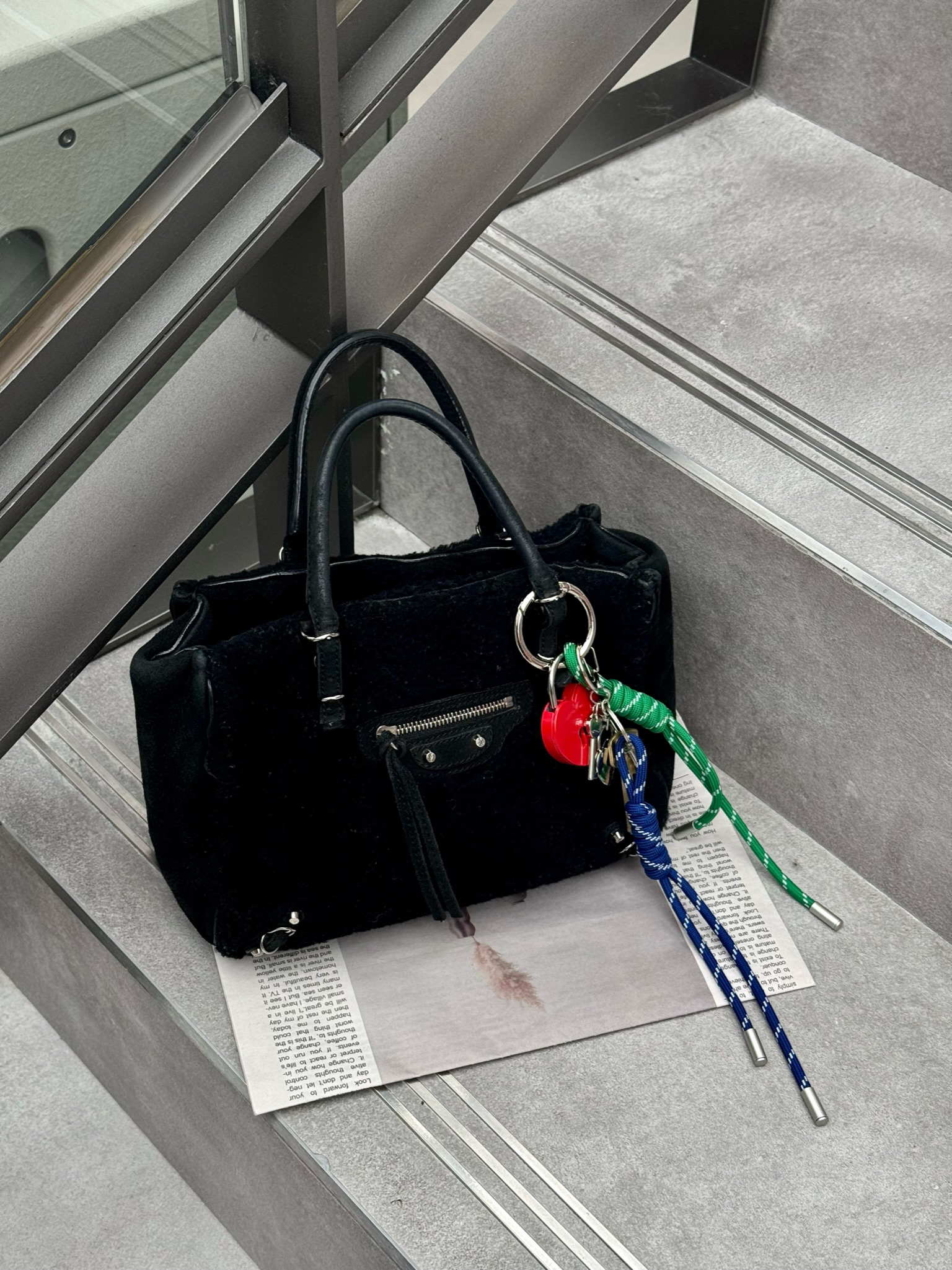 95新 Balenciaga/巴黎世家 觅时/毛绒机车包/113700