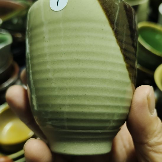 瓷片五厂，七厂，瓷器摆件，瓷片！都有微瑕疵。底部有点儿摇裂。