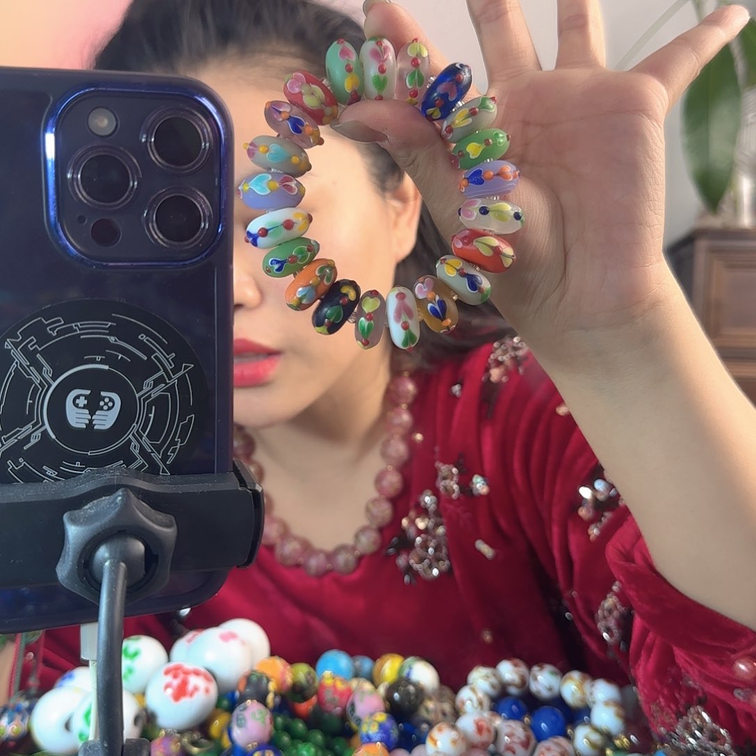 玻璃颈饰老琉璃的故事是一个人的