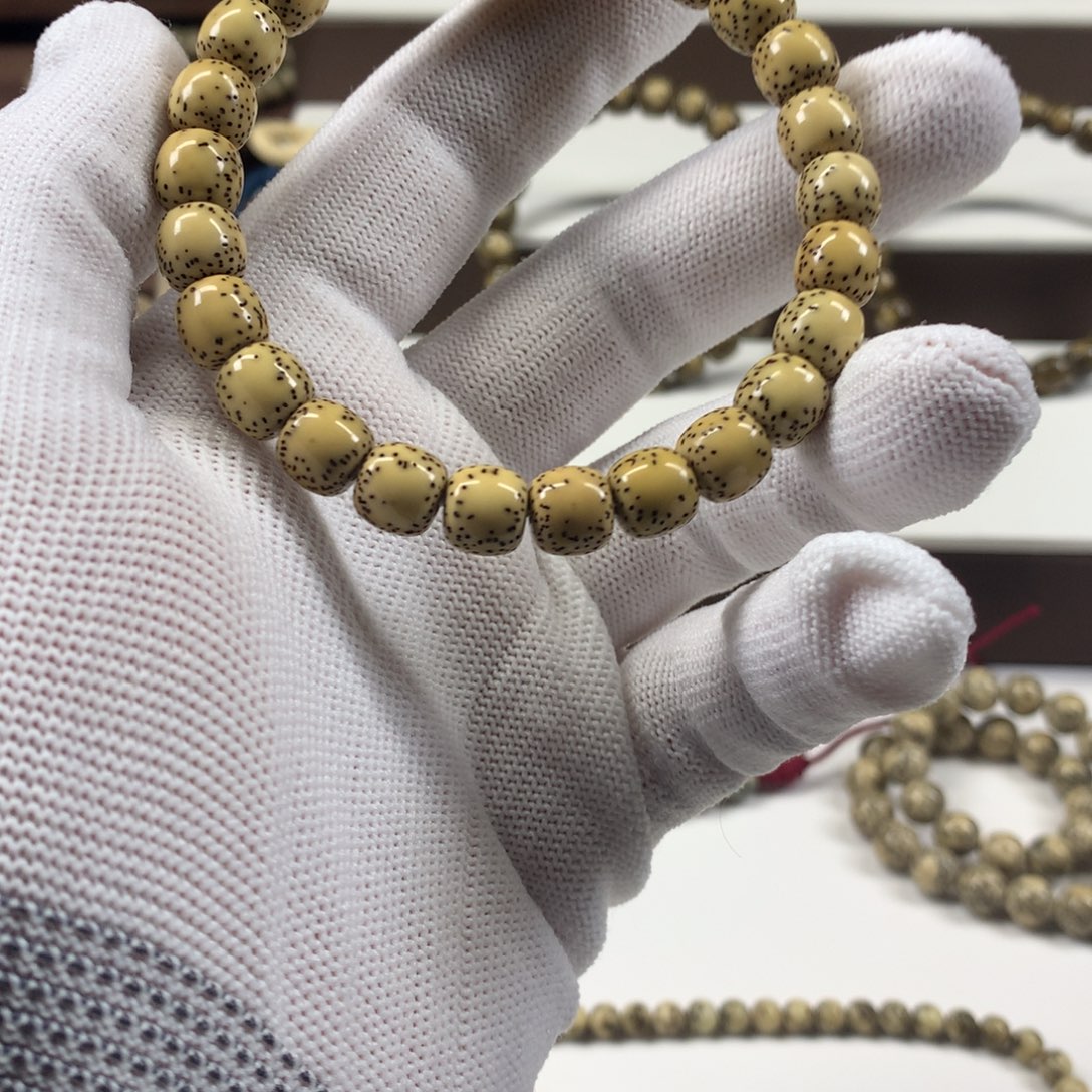 吊坠星月菩提98鸡油黄侧留白