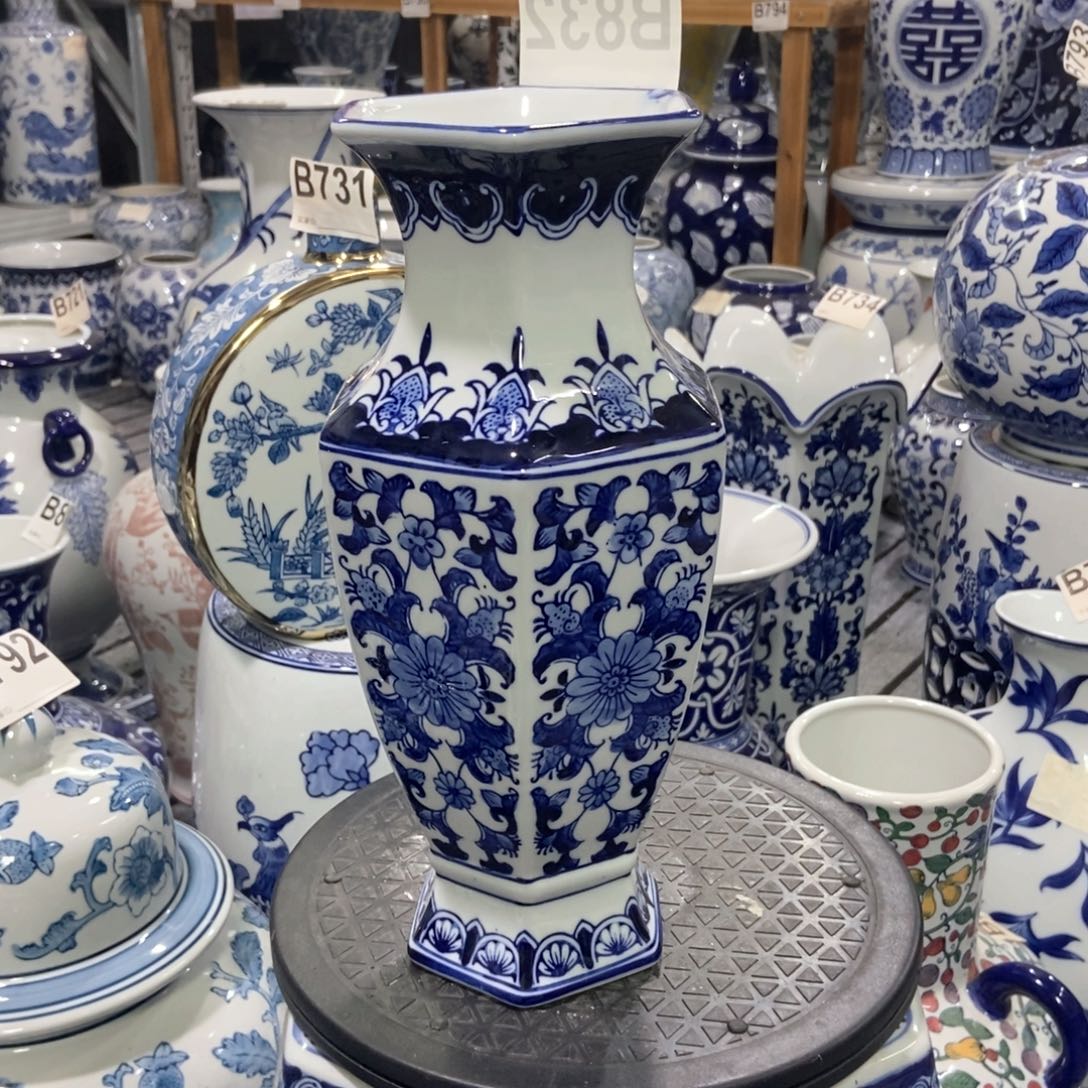 摆件花瓶手绘釉下彩