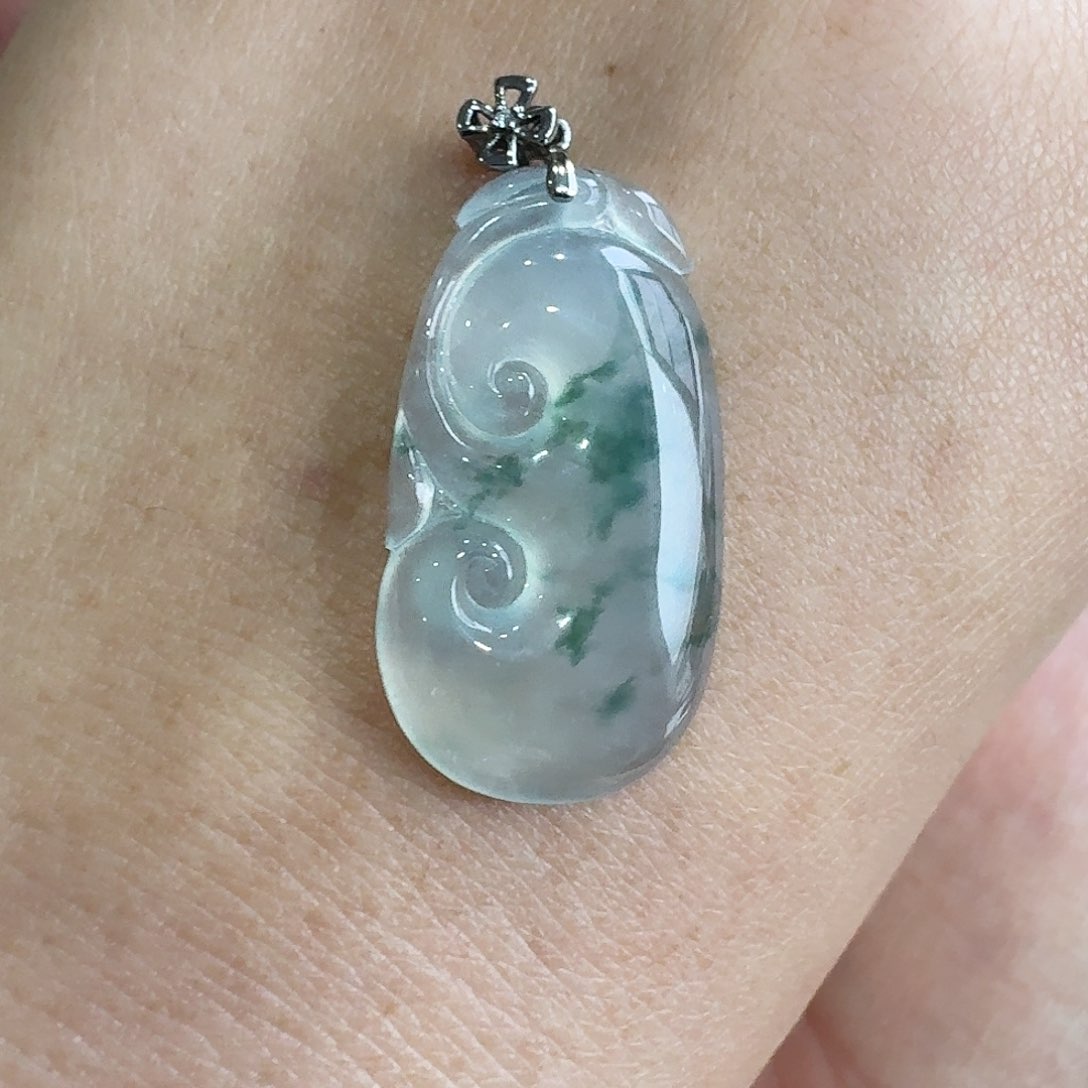 翡翠颈饰18K金镶嵌如意