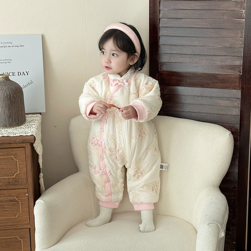 婴儿连体衣冬季加绒国风花朵哈衣女宝宝衣服保暖夹棉爬服婴儿衣服