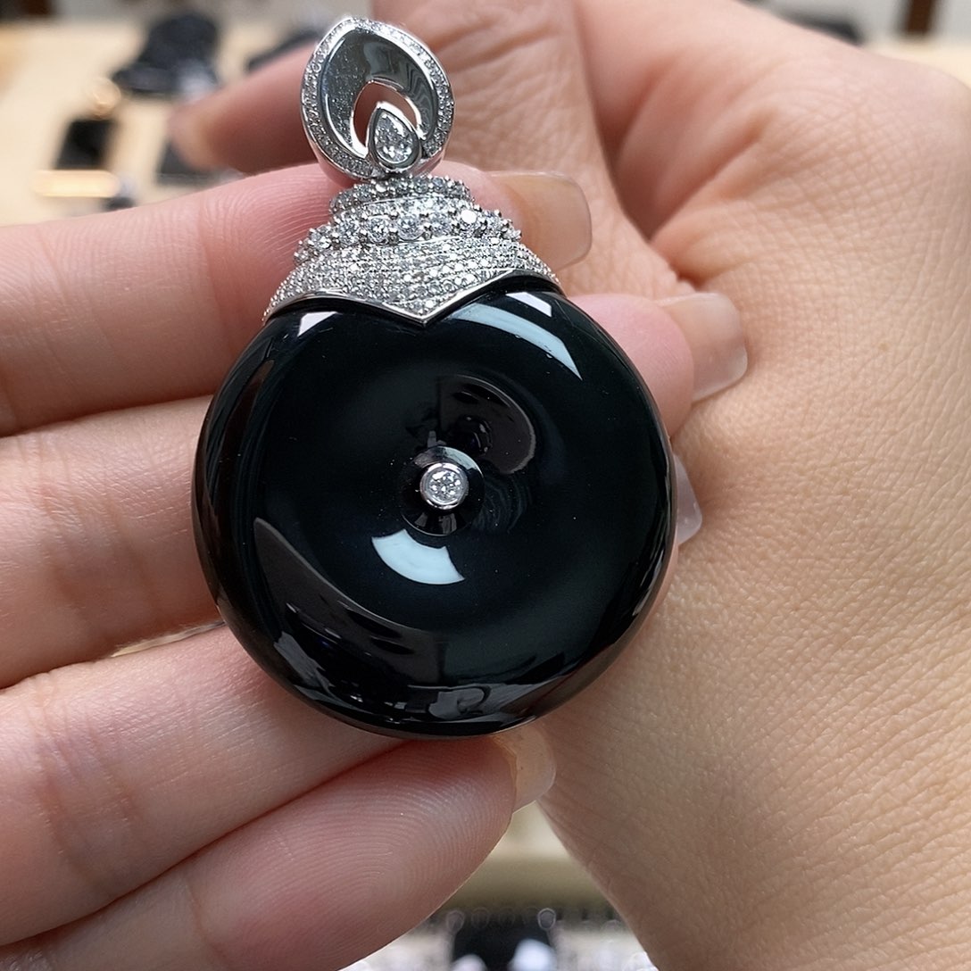 翡翠颈饰18K金镶嵌墨翠