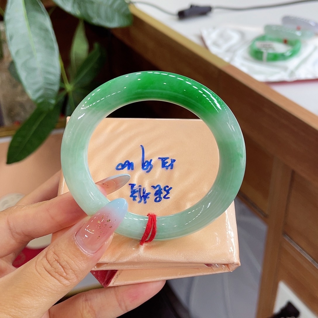 翡翠未镶嵌手镯17 号链接