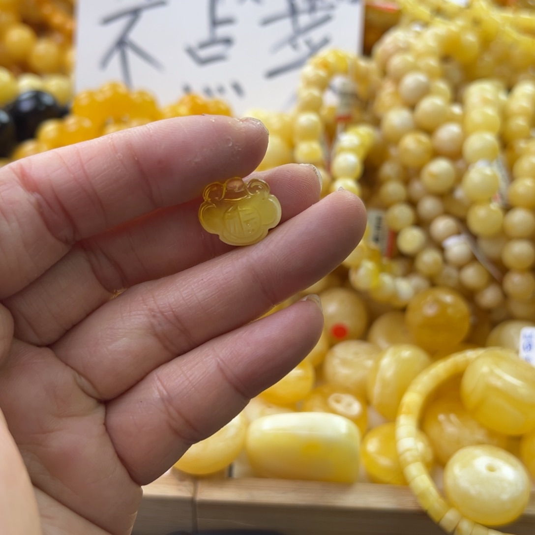 琥珀珠宝奇石未镶嵌