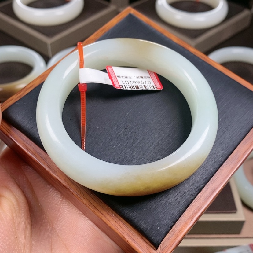 【闪购商品】和田玉未镶嵌手镯多*樂