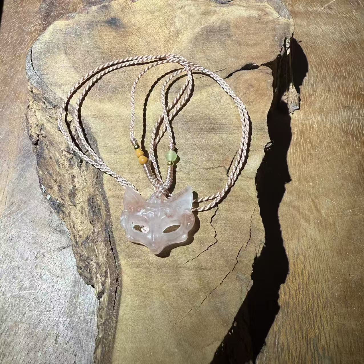 石英质玉九尾狐吊坠M32