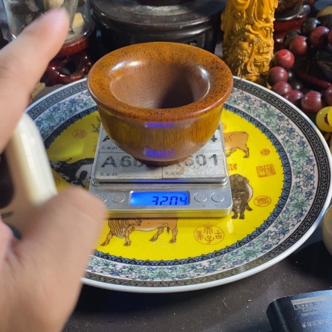 瓷片小*寻呼台的一个小女孩在一