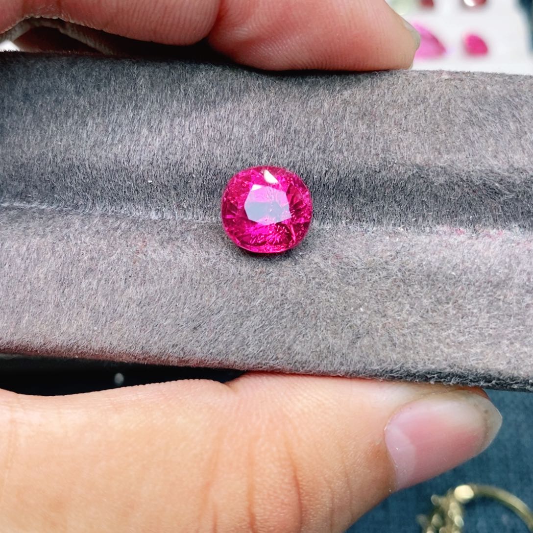 碧玺裸石未镶嵌卢比来3.5克拉