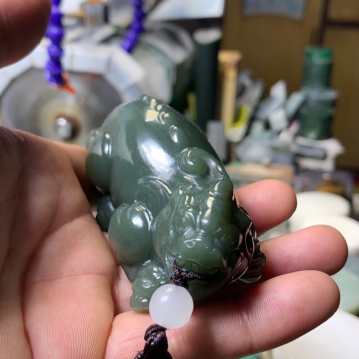 颈饰未镶嵌和田玉（糖玉）金***山