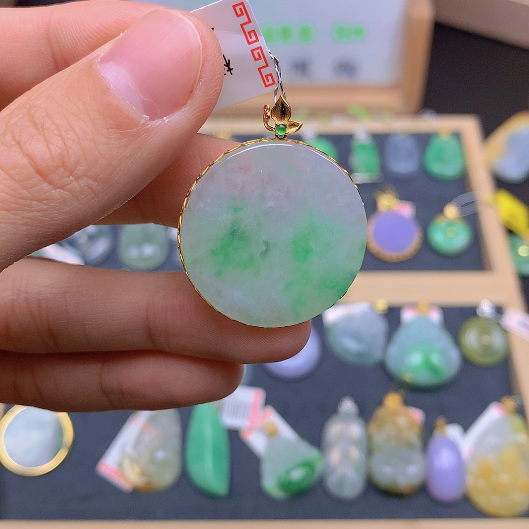 翡翠颈饰18K金镶嵌翡翠