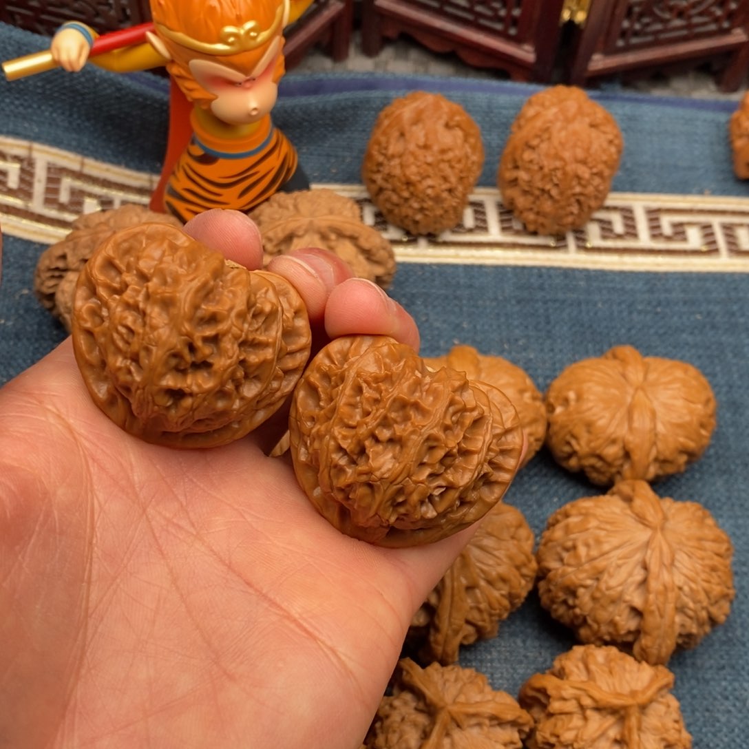 文玩核桃把件40桃心宫灯