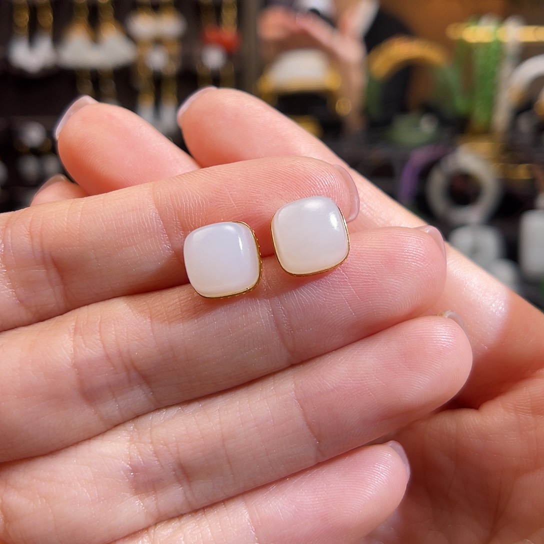 和田玉挂件18K金镶嵌