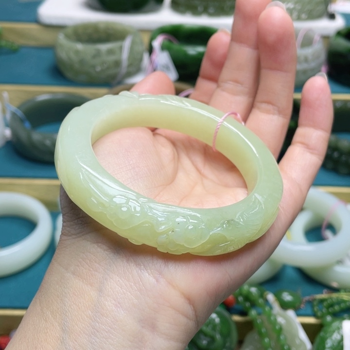 和田玉手镯56圈口 编号83未镶嵌