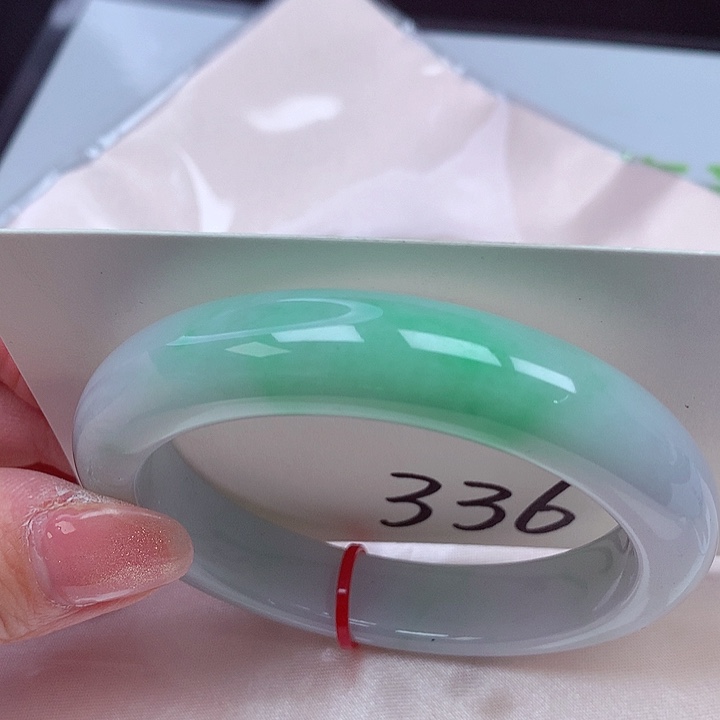 翡翠手镯未镶嵌翡翠