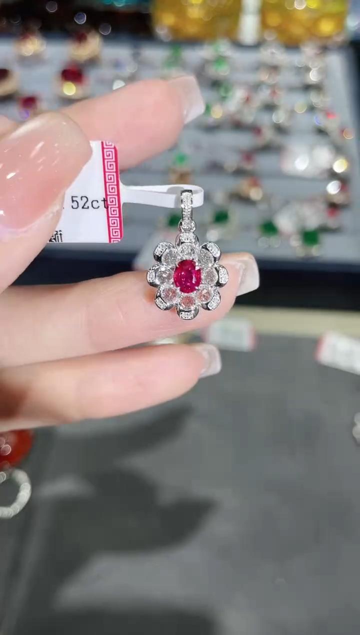 18K金镶嵌天然无烧红宝石吊坠