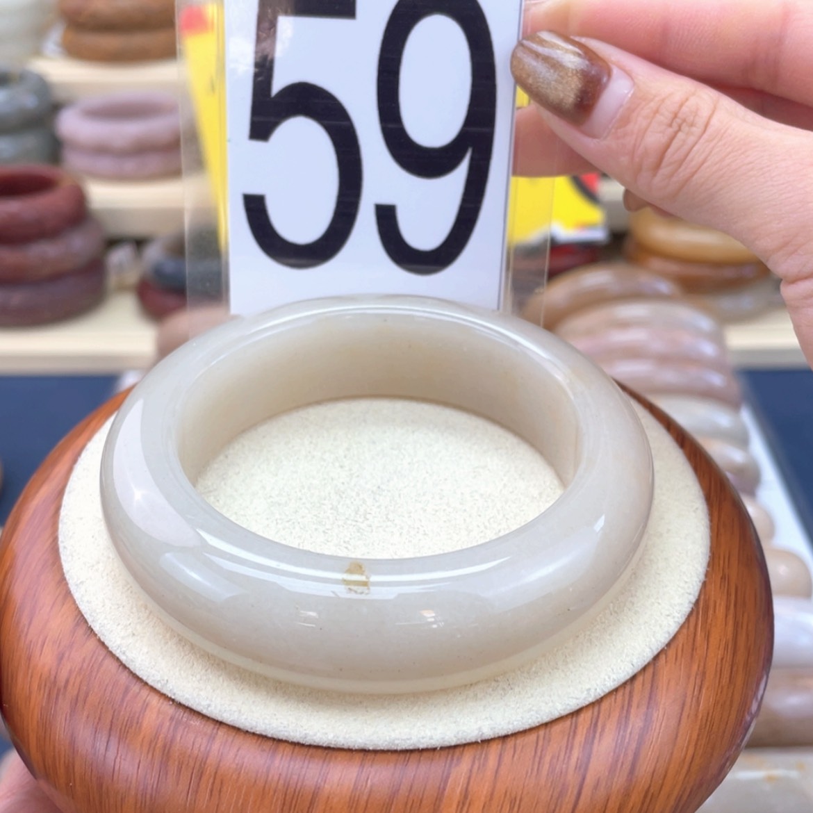 【闪购商品】石英质玉手镯未镶嵌