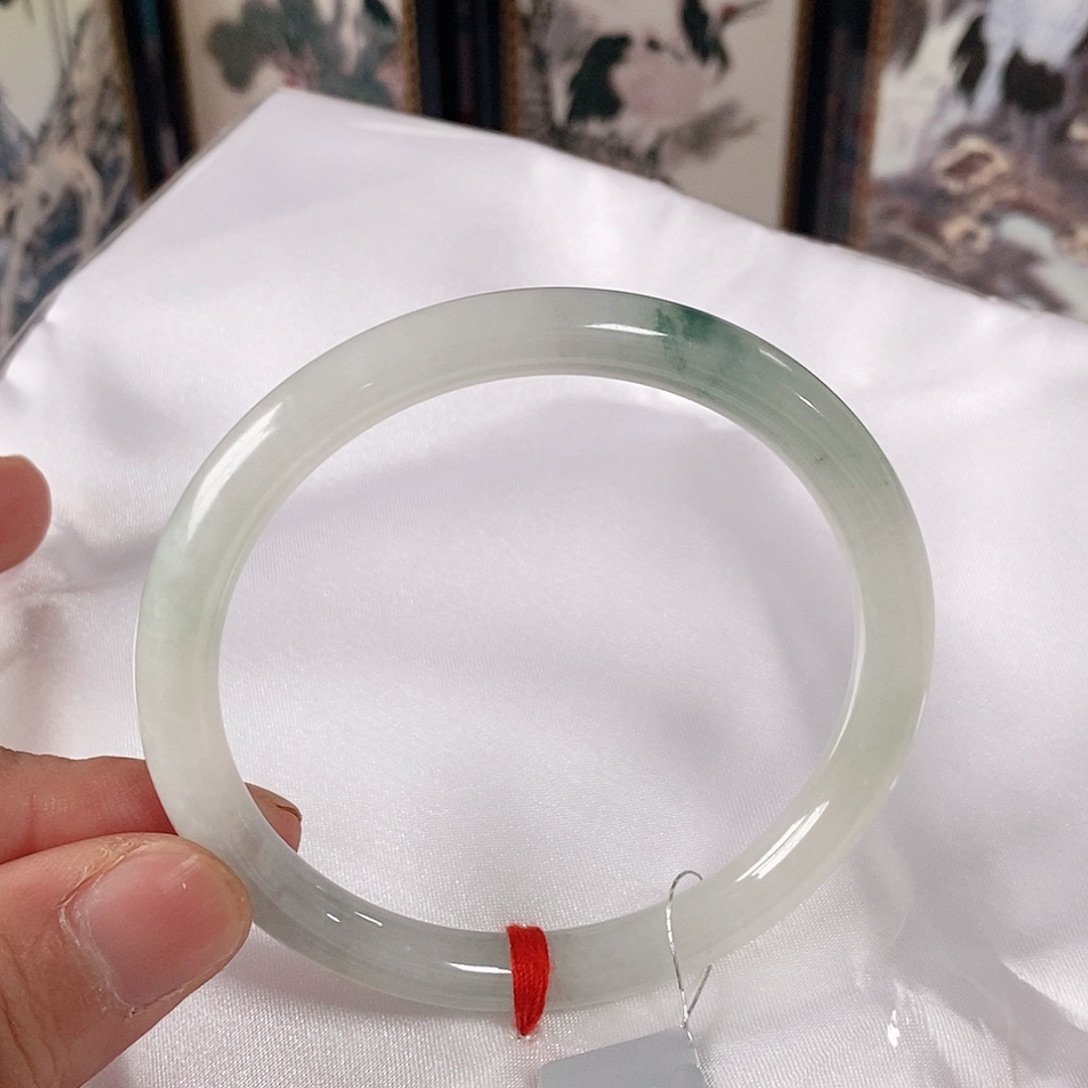 翡翠未镶嵌手镯（圆镯）