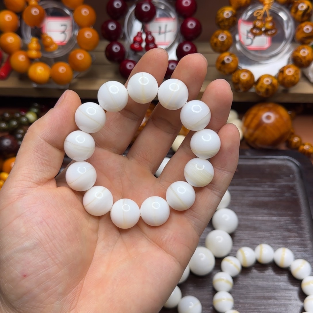 北沉香琥珀木1.6车车一线天