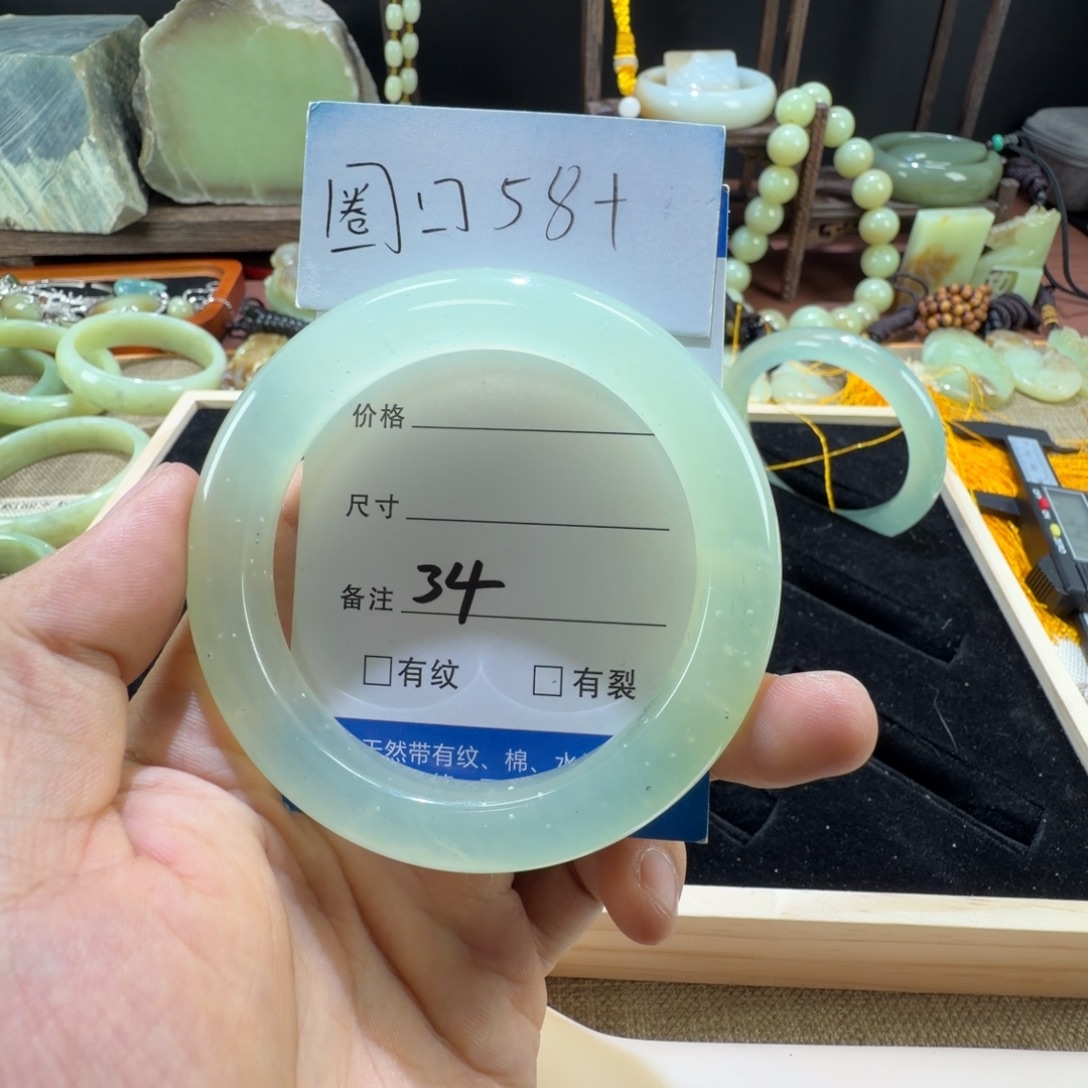 蛇纹石玉未镶嵌手镯