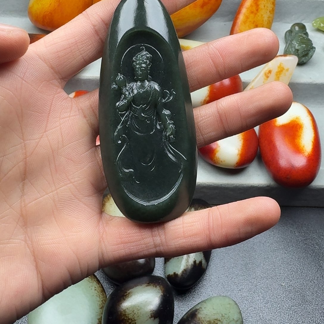 和田玉未镶嵌颈饰