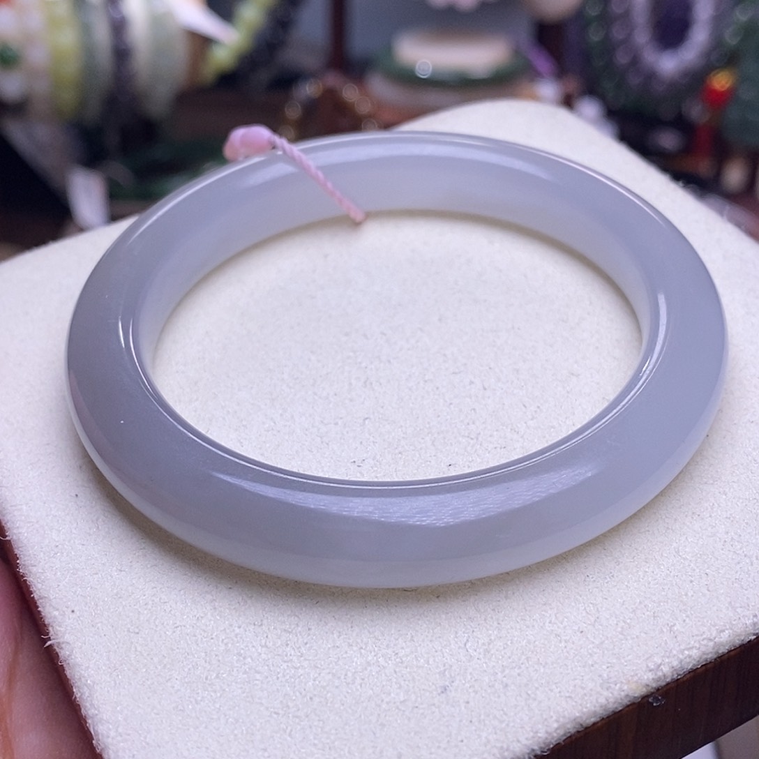 颈饰未镶嵌和田玉毕业级老坑料高冰烟紫手镯57.3