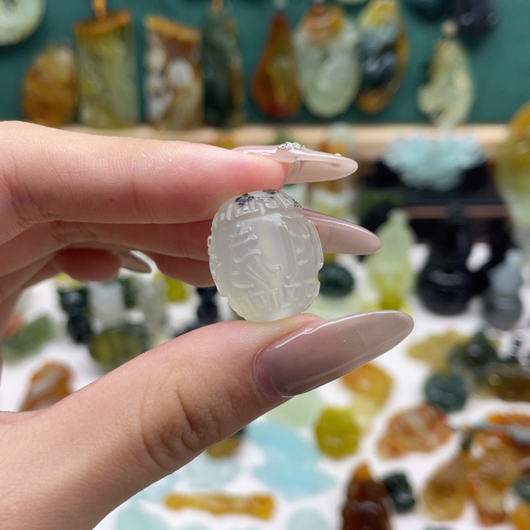 蛇纹石玉颈饰未镶嵌