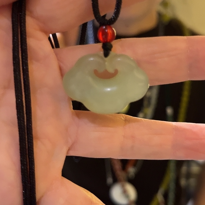 吊坠(赠链)未镶嵌和田玉（碧玉）