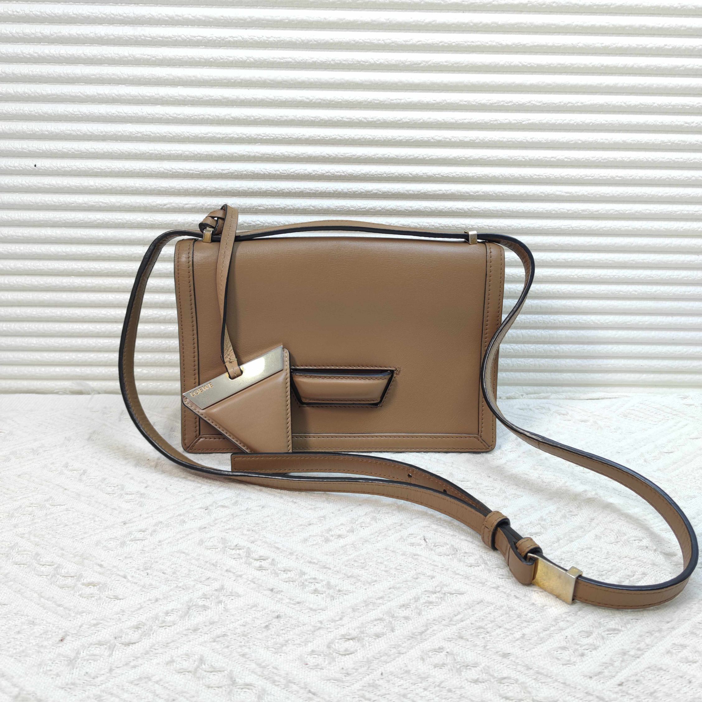95新 LOEWE/罗意威 loewe罗意威巴塞罗那Barcelona斜挎包单肩包