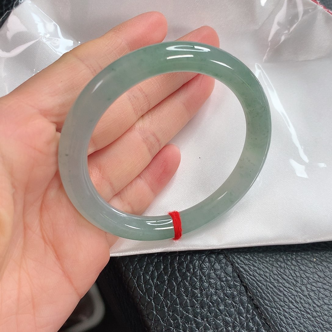 翡翠手镯未镶嵌 圆条