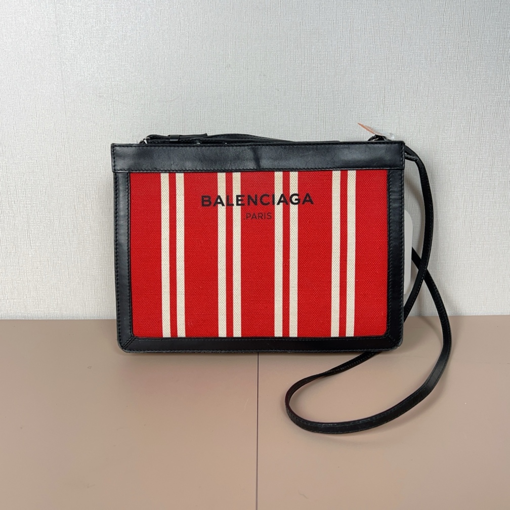 95新 Balenciaga/巴黎世家 巴黎世家帆布单肩斜挎包26底长a9813