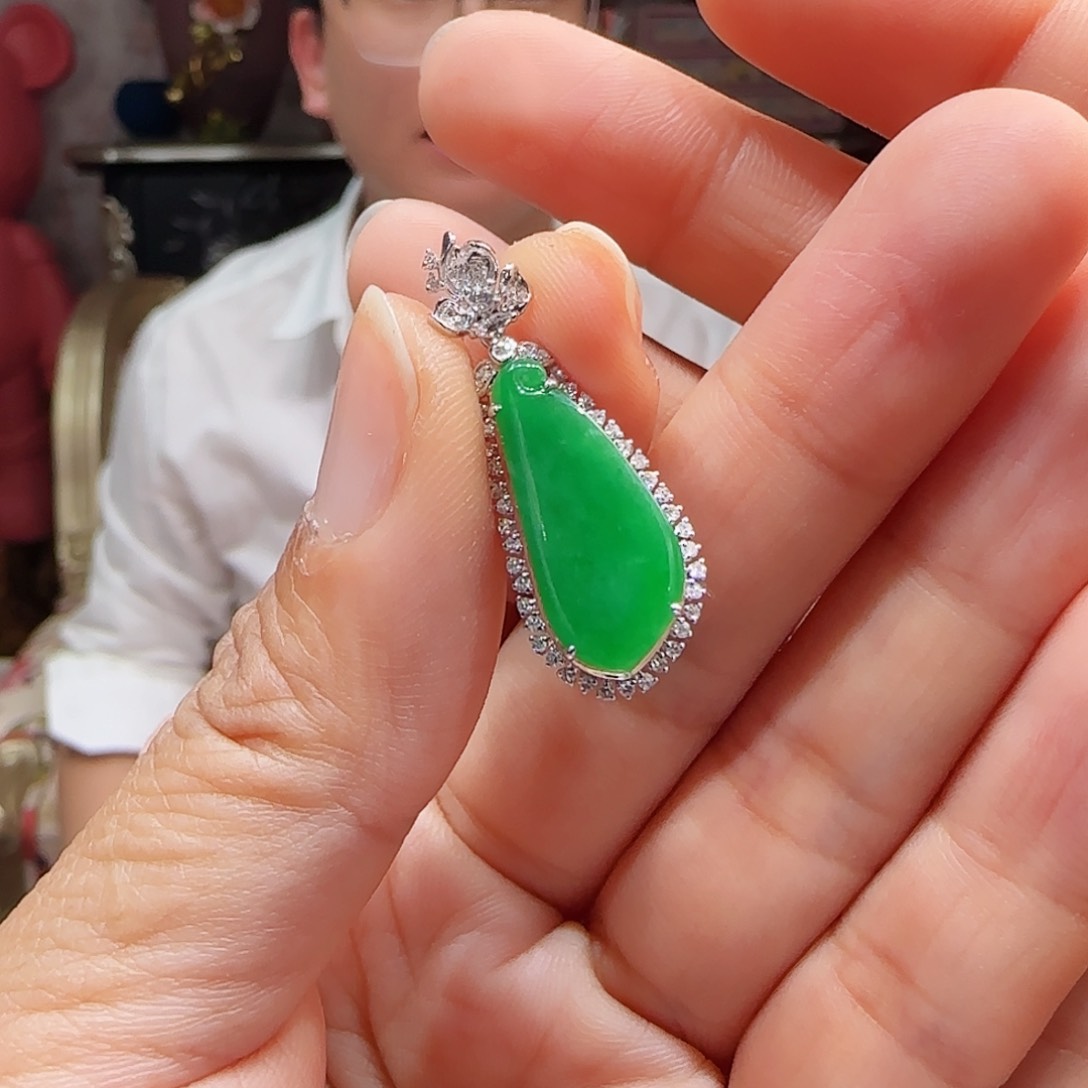 翡翠吊坠(不含链)18K金镶嵌